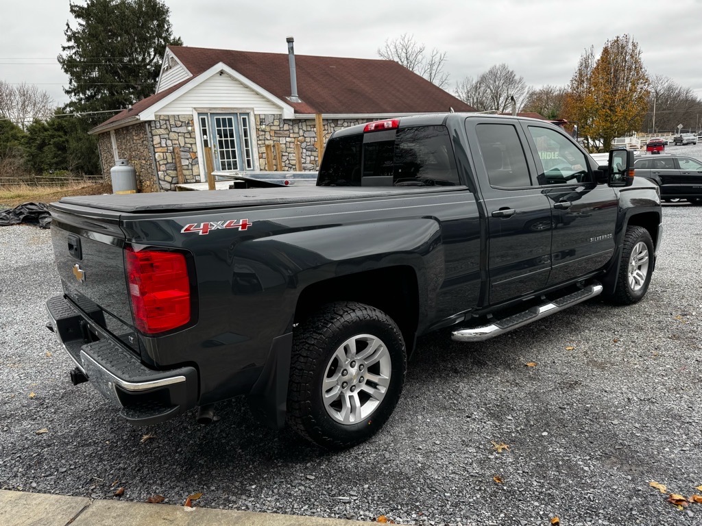 Additional photo of vehicle.