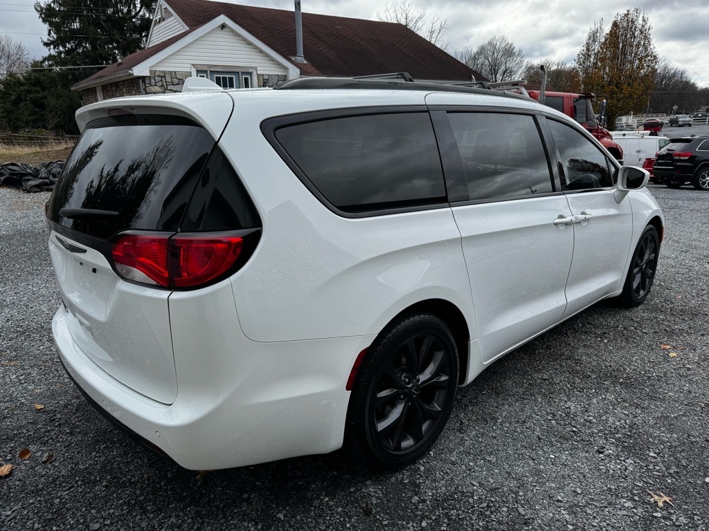 Additional photo of vehicle.