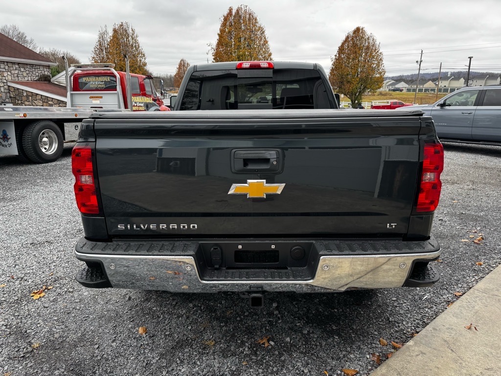 Additional photo of vehicle.