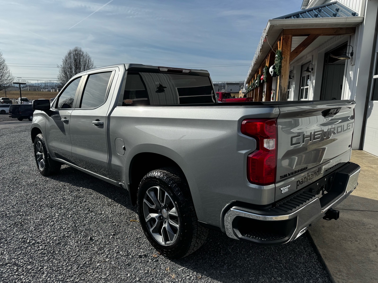 Additional photo of vehicle.