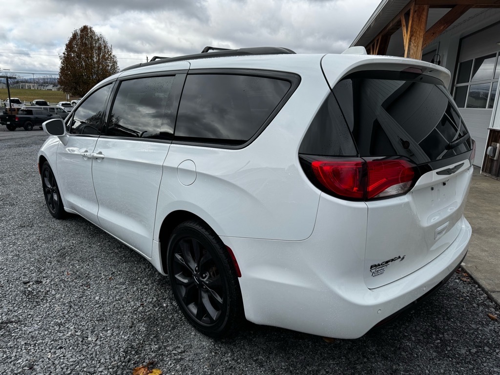 Additional photo of vehicle.