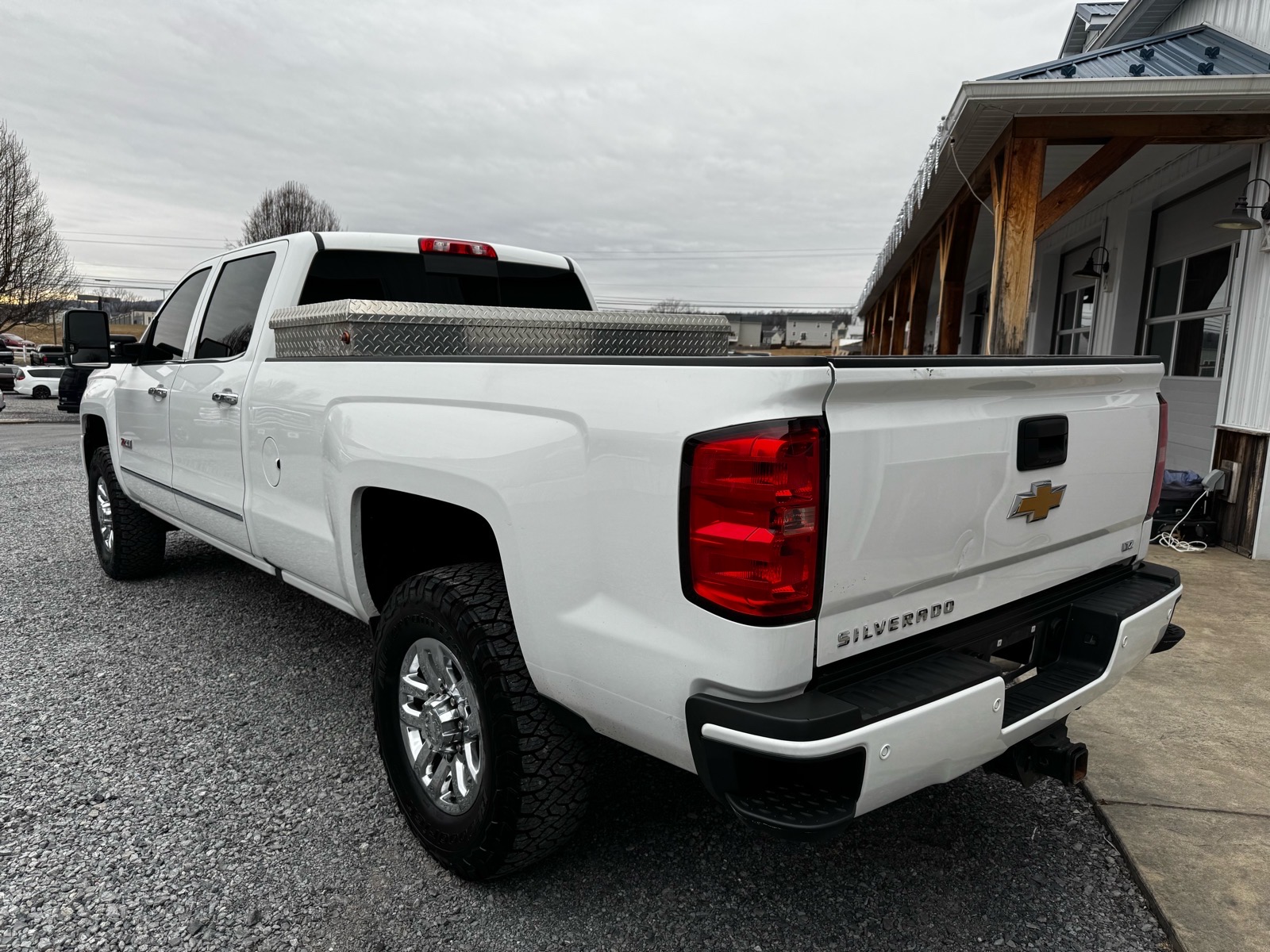 Additional photo of vehicle.