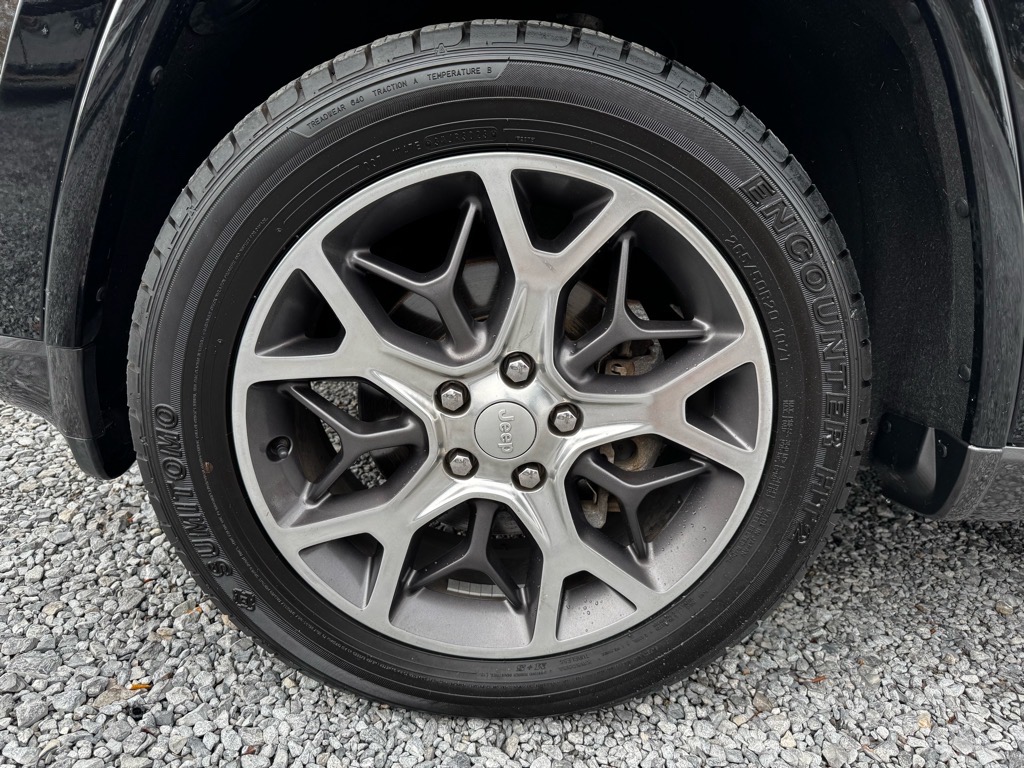 Additional photo of vehicle.