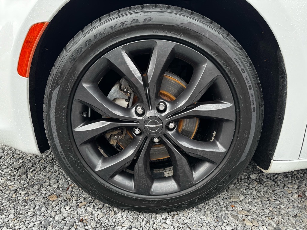 Additional photo of vehicle.