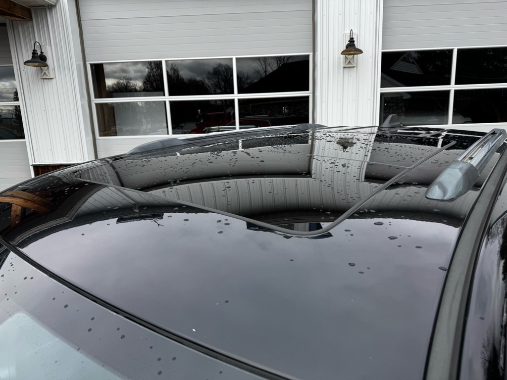 Additional photo of vehicle.