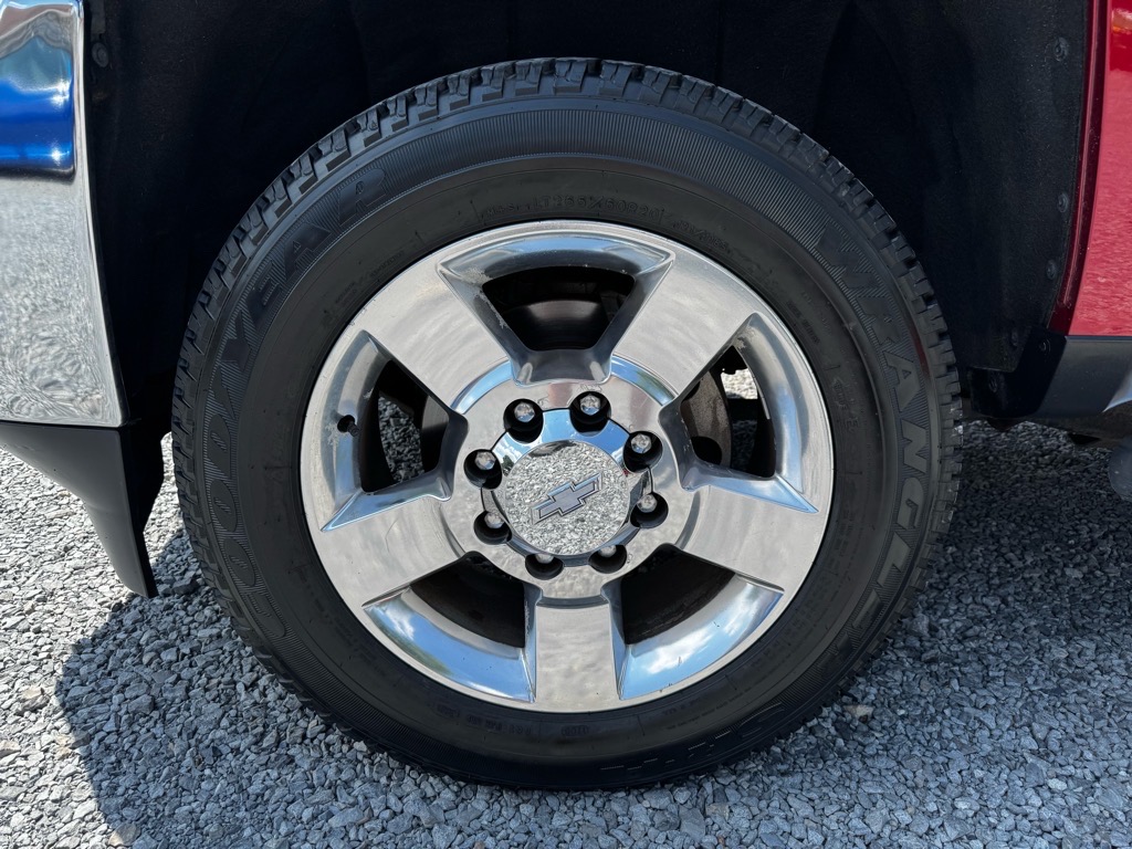 Additional photo of vehicle.