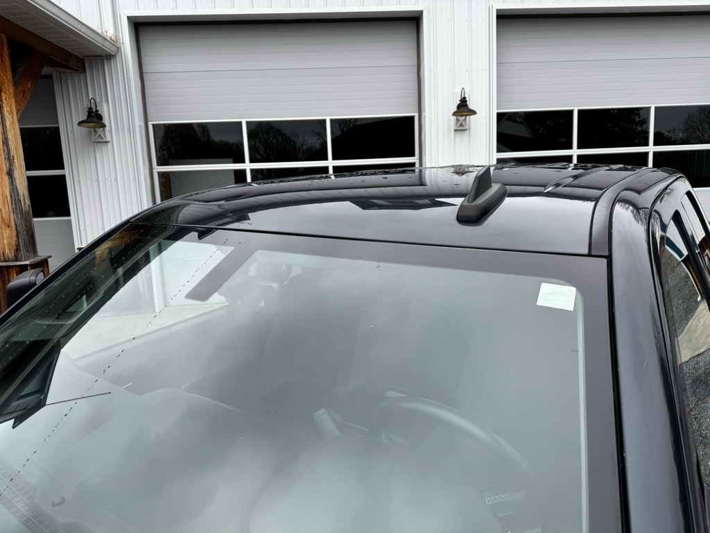 Additional photo of vehicle.