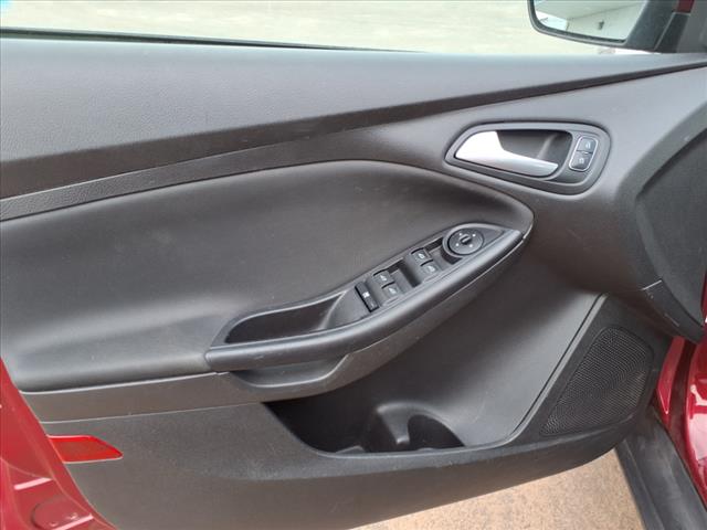 2016 Ford Focus SE - Photo 11