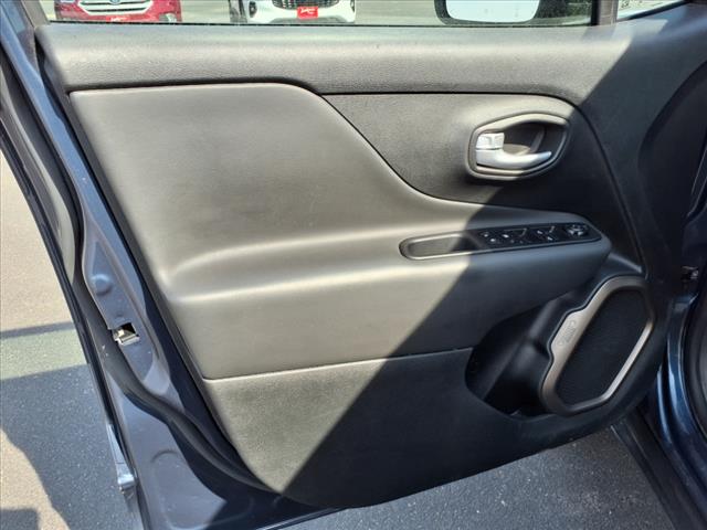 2023 Jeep Renegade LATITUDE - Photo 11