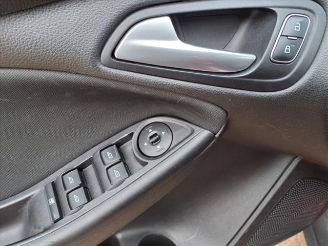 2016 Ford Focus SE - Photo 12
