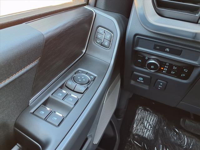 2025 Ford F-150 LARIAT 4WD SuperCrew 5.5 Box - Photo 12