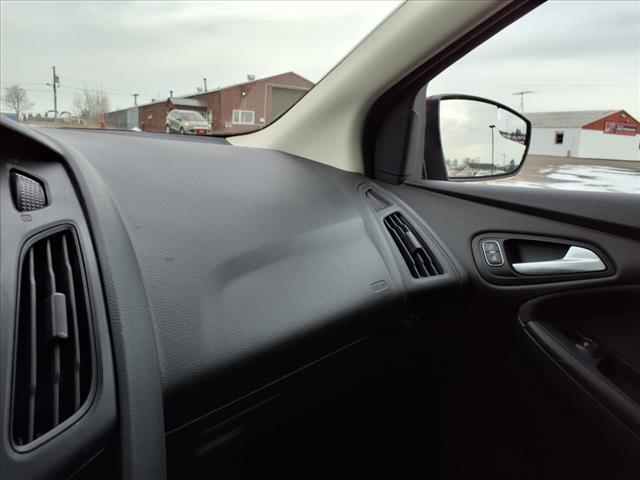 2016 Ford Focus SE - Photo 21