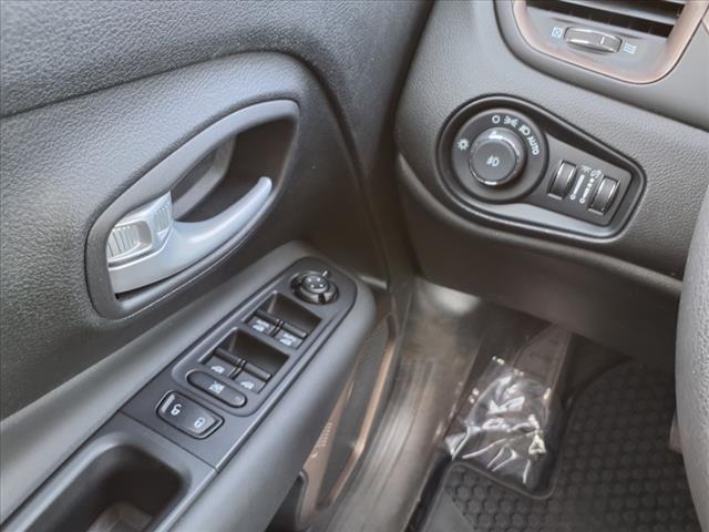 2023 Jeep Renegade LATITUDE - Photo 22