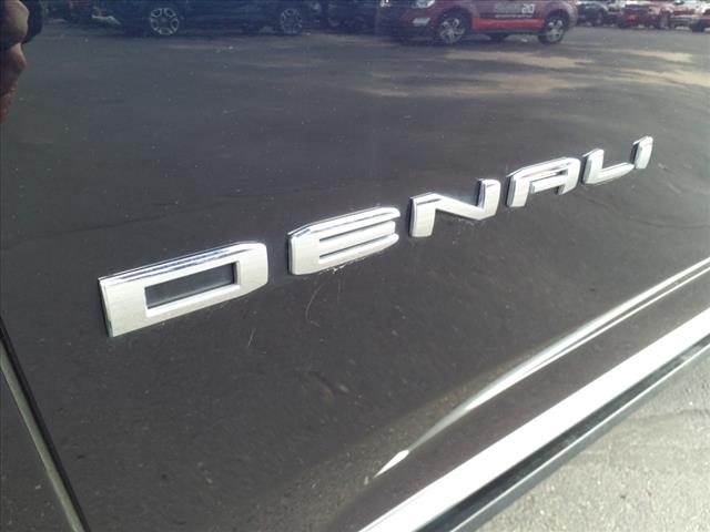 2022 GMC Yukon XL Denali - Photo 2