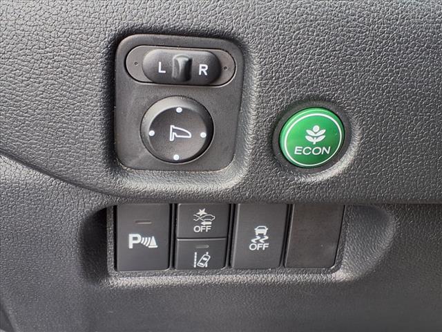 2022 Honda Pilot Touring w/Rear Captain's Chairs