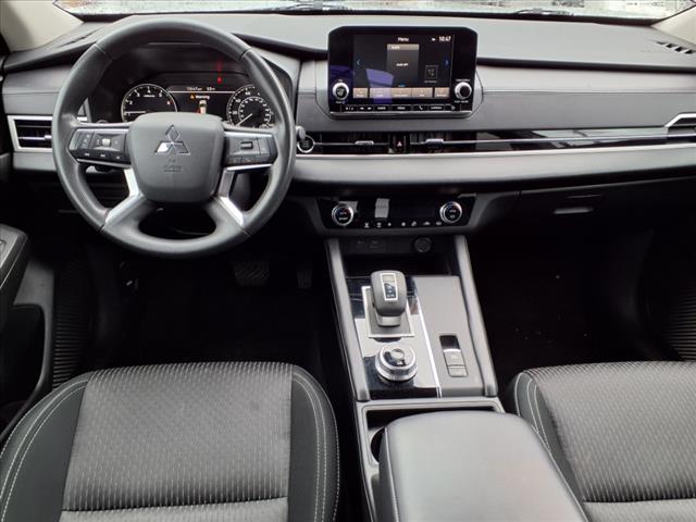 2024 Mitsubishi Outlander ES