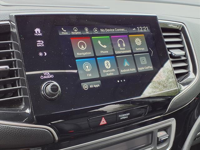 2022 Honda Pilot Touring w/Rear Captain's Chairs