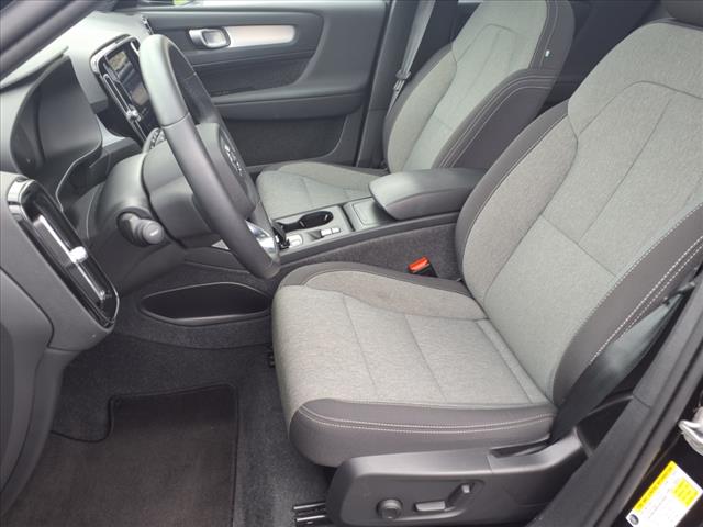 2024 Volvo XC40 B5 Core Bright Theme