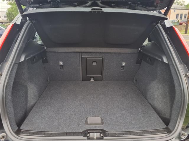 2024 Volvo XC40 B5 Core Bright Theme