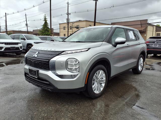 2024 Mitsubishi Outlander ES