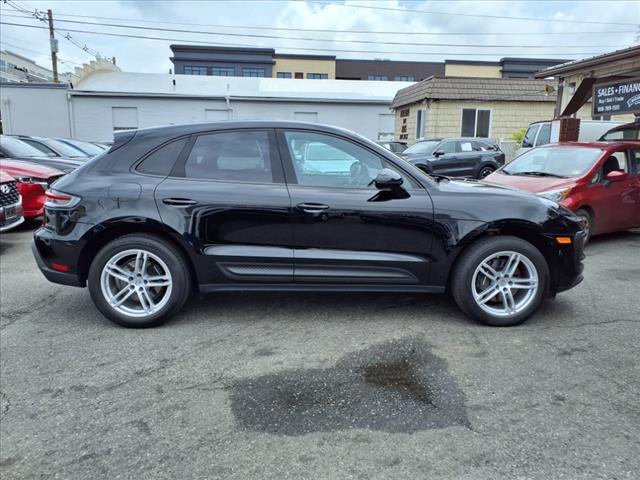 2023 Porsche Macan Base