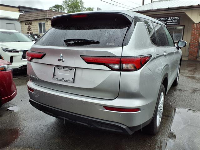 2024 Mitsubishi Outlander ES