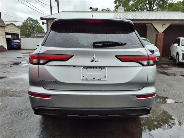 2024 Mitsubishi Outlander ES