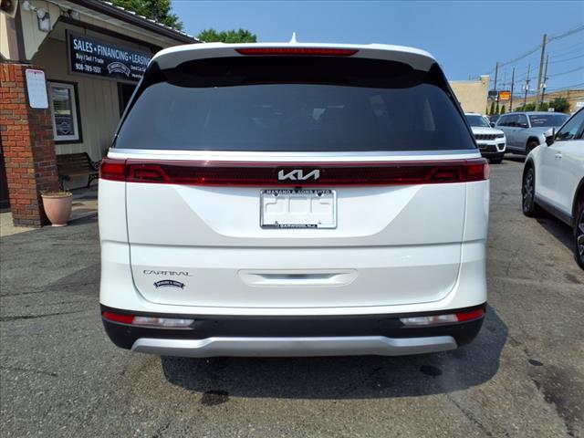 2024 Kia Carnival LX