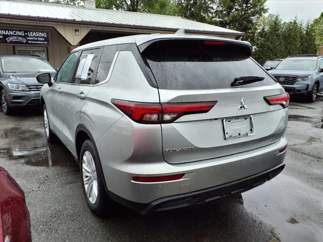 2024 Mitsubishi Outlander ES