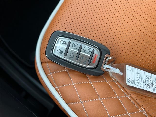 2025 Chrysler Pacifica Plug-In Hybrid Pinnacle