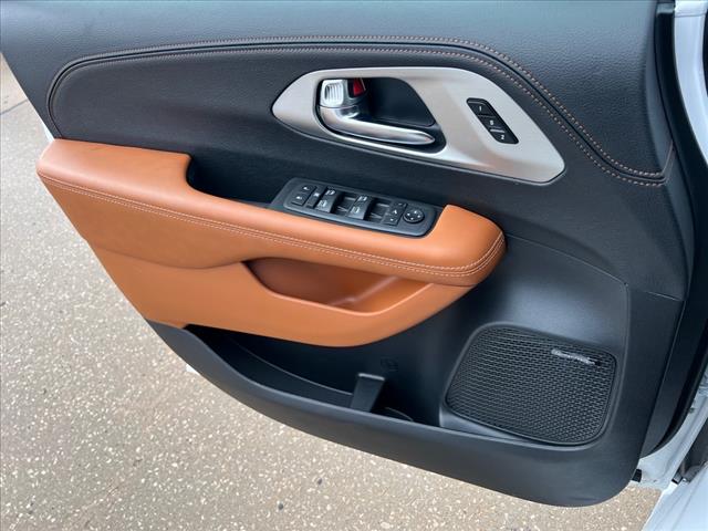 2025 Chrysler Pacifica Pinnacle