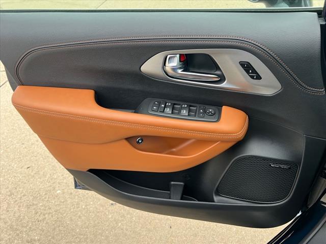 2025 Chrysler Pacifica Plug-In Hybrid Pinnacle