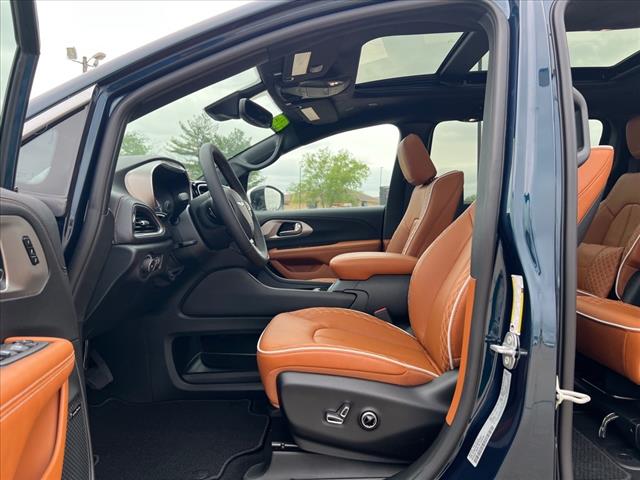 2025 Chrysler Pacifica Plug-In Hybrid Pinnacle