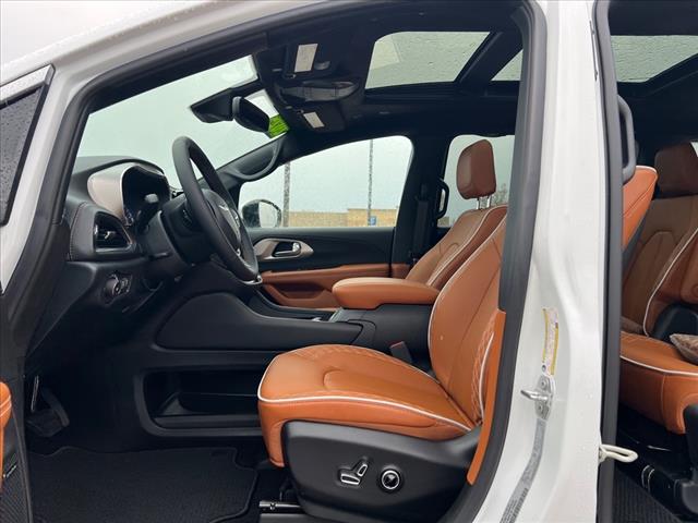 2025 Chrysler Pacifica Pinnacle