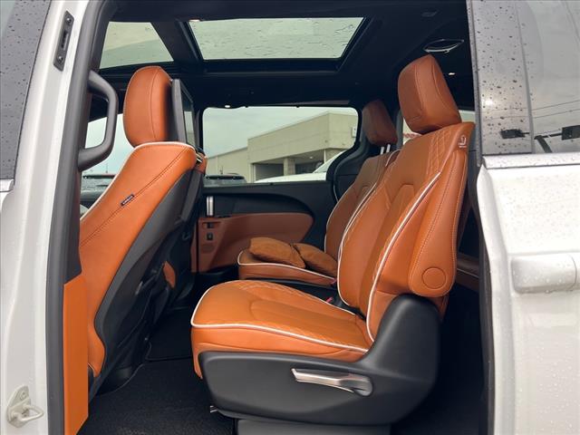 2025 Chrysler Pacifica Pinnacle