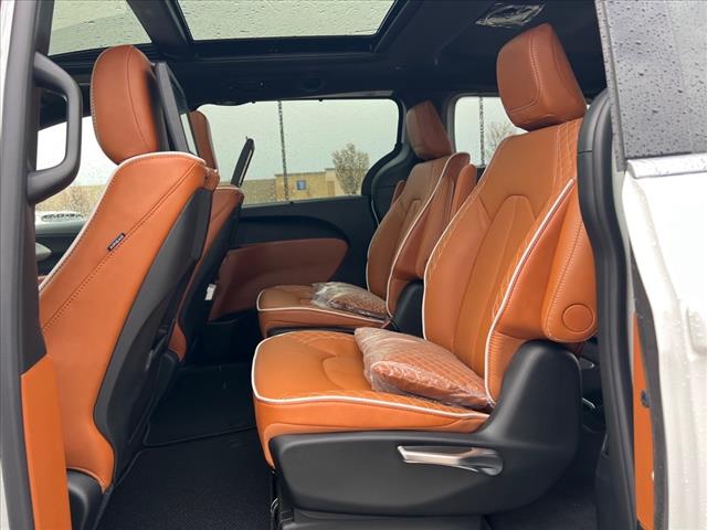 2025 Chrysler Pacifica Pinnacle