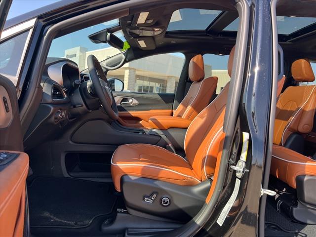 2025 Chrysler Pacifica Pinnacle