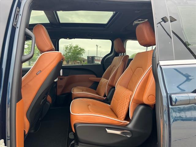 2025 Chrysler Pacifica Plug-In Hybrid Pinnacle