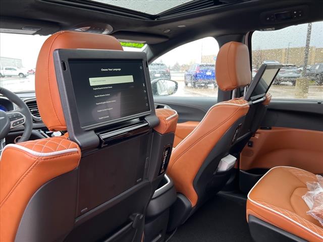 2025 Chrysler Pacifica Pinnacle