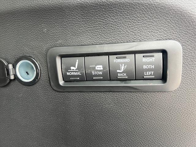 2025 Chrysler Pacifica Pinnacle