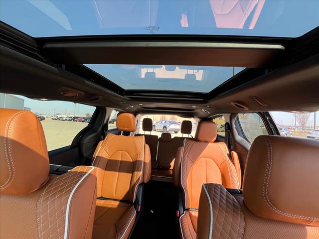 2025 Chrysler Pacifica Pinnacle