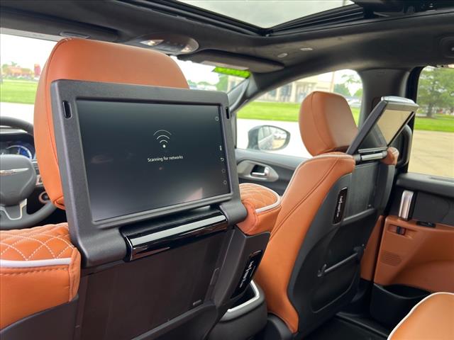 2025 Chrysler Pacifica Plug-In Hybrid Pinnacle