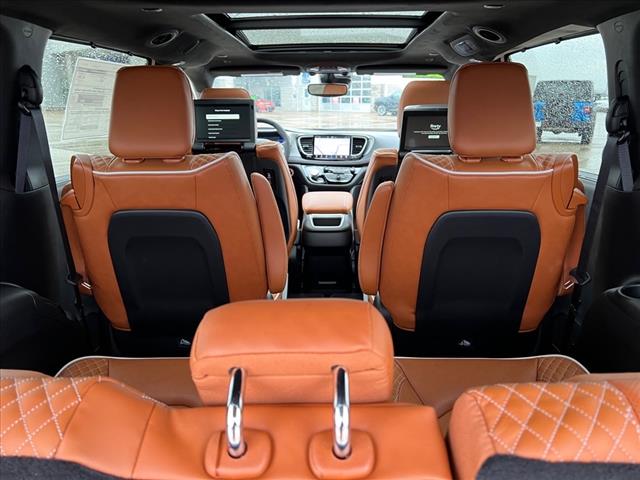 2025 Chrysler Pacifica Pinnacle