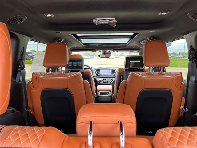 2025 Chrysler Pacifica Plug-In Hybrid Pinnacle