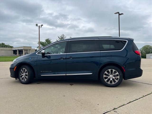 2025 Chrysler Pacifica Plug-In Hybrid Pinnacle