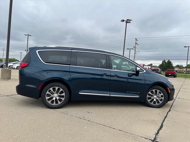2025 Chrysler Pacifica Plug-In Hybrid Pinnacle