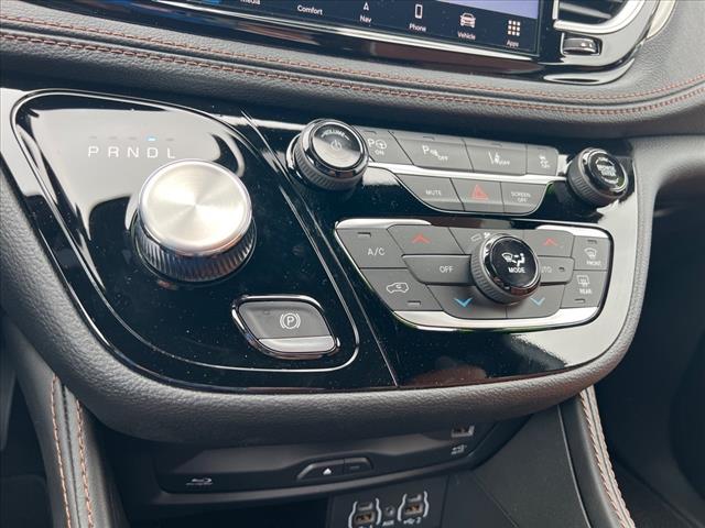 2025 Chrysler Pacifica Plug-In Hybrid Pinnacle