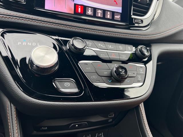 2025 Chrysler Pacifica Pinnacle
