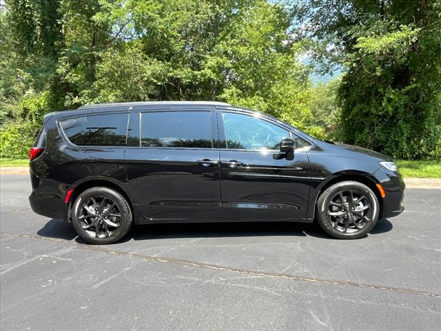 new 2024 Chrysler Pacifica car, priced at $55,060