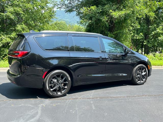 new 2024 Chrysler Pacifica car, priced at $55,060